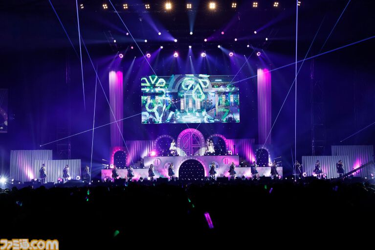 『アイマス ミリオンライブ!』14thライブDAY1エミリー&まつり主演公演リポート。MCなしで32曲をノンストップで披露。それぞれのソロ新曲はもちろん、ふたりの新デュエット曲も!
