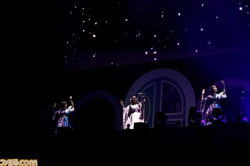『アイマス ミリオンライブ！』14thライブDAY1エミリー＆まつり主演公演リポート。MCなしで32曲をノンストップで披露。それぞれのソロ新曲はもちろん、ふたりの新デュエット曲も！