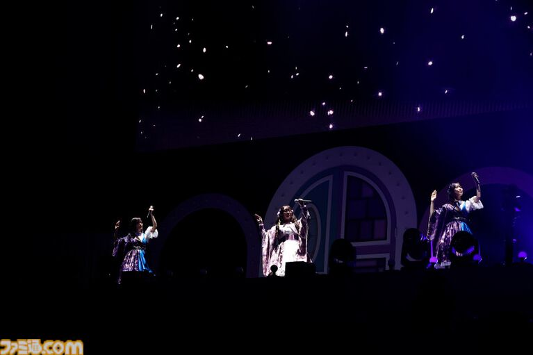 『アイマス ミリオンライブ!』14thライブDAY1エミリー&まつり主演公演リポート。MCなしで32曲をノンストップで披露。それぞれのソロ新曲はもちろん、ふたりの新デュエット曲も!