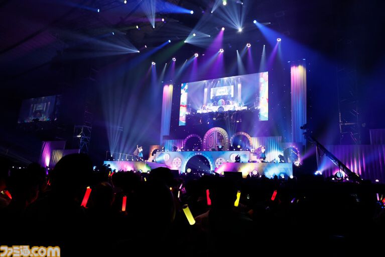『アイマス ミリオンライブ!』14thライブDAY1エミリー&まつり主演公演リポート。MCなしで32曲をノンストップで披露。それぞれのソロ新曲はもちろん、ふたりの新デュエット曲も!
