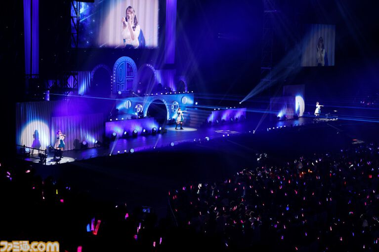 『アイマス ミリオンライブ!』14thライブDAY1エミリー&まつり主演公演リポート。MCなしで32曲をノンストップで披露。それぞれのソロ新曲はもちろん、ふたりの新デュエット曲も!