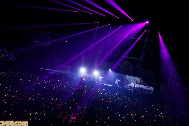 『アイマス ミリオンライブ！』14thライブDAY1エミリー＆まつり主演公演リポート。MCなしで32曲をノンストップで披露。それぞれのソロ新曲はもちろん、ふたりの新デュエット曲も！