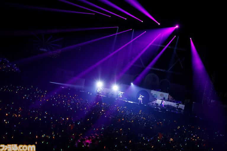 『アイマス ミリオンライブ!』14thライブDAY1エミリー&まつり主演公演リポート。MCなしで32曲をノンストップで披露。それぞれのソロ新曲はもちろん、ふたりの新デュエット曲も!