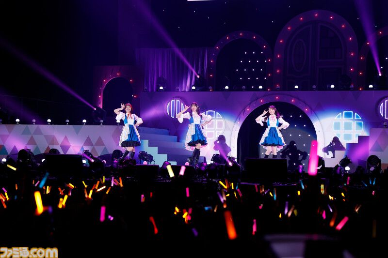 『アイマス ミリオンライブ！』14thライブDAY1エミリー＆まつり主演公演リポート。MCなしで32曲をノンストップで披露。それぞれのソロ新曲はもちろん、ふたりの新デュエット曲も！