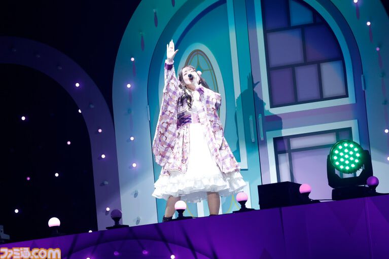 『アイマス ミリオンライブ!』14thライブDAY1エミリー&まつり主演公演リポート。MCなしで32曲をノンストップで披露。それぞれのソロ新曲はもちろん、ふたりの新デュエット曲も!