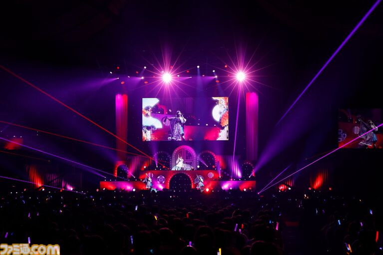 『アイマス ミリオンライブ!』14thライブDAY1エミリー&まつり主演公演リポート。MCなしで32曲をノンストップで披露。それぞれのソロ新曲はもちろん、ふたりの新デュエット曲も!