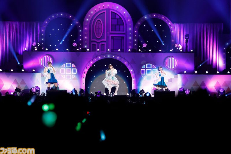 『アイマス ミリオンライブ！』14thライブDAY1エミリー＆まつり主演公演リポート。MCなしで32曲をノンストップで披露。それぞれのソロ新曲はもちろん、ふたりの新デュエット曲も！