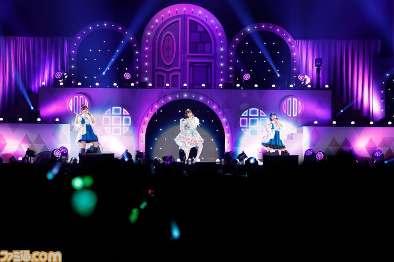 『アイマス ミリオンライブ!』14thライブDAY1エミリー&まつり主演公演リポート。MCなしで32曲をノンストップで披露。それぞれのソロ新曲はもちろん、ふたりの新デュエット曲も!