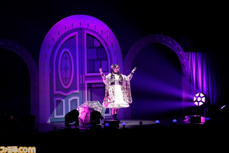 『アイマス ミリオンライブ!』14thライブDAY1エミリー&まつり主演公演リポート。MCなしで32曲をノンストップで披露。それぞれのソロ新曲はもちろん、ふたりの新デュエット曲も!