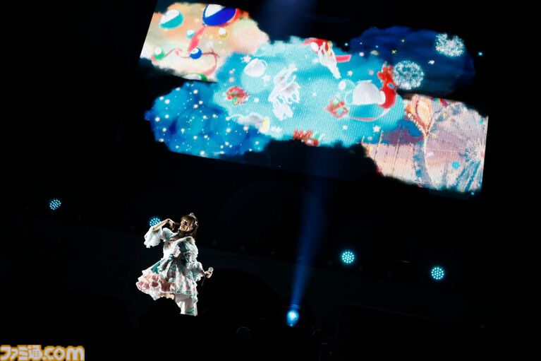 『アイマス ミリオンライブ!』14thライブDAY1エミリー&まつり主演公演リポート。MCなしで32曲をノンストップで披露。それぞれのソロ新曲はもちろん、ふたりの新デュエット曲も!