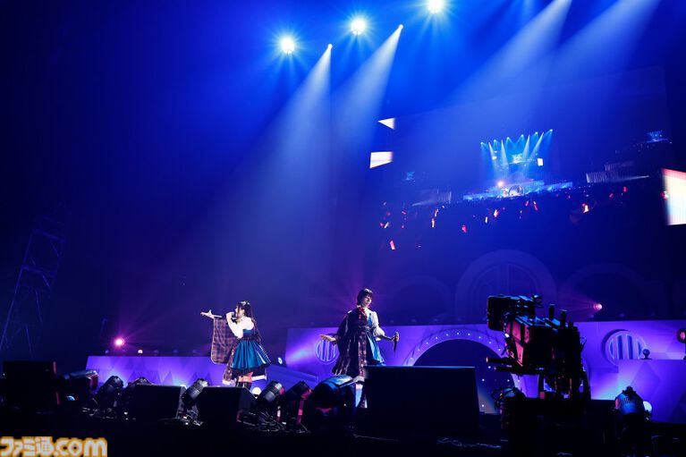 『アイマス ミリオンライブ!』14thライブDAY1エミリー&まつり主演公演リポート。MCなしで32曲をノンストップで披露。それぞれのソロ新曲はもちろん、ふたりの新デュエット曲も!