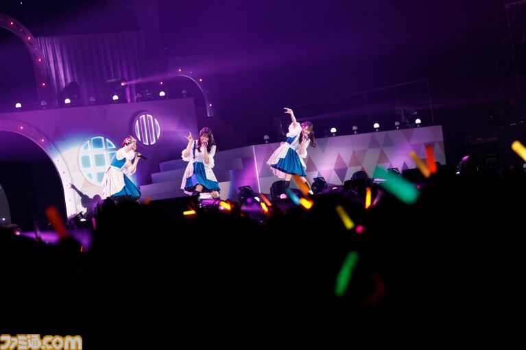 『アイマス ミリオンライブ!』14thライブDAY1エミリー&まつり主演公演リポート。MCなしで32曲をノンストップで披露。それぞれのソロ新曲はもちろん、ふたりの新デュエット曲も!