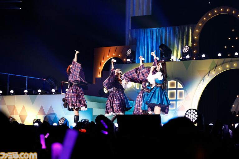 『アイマス ミリオンライブ!』14thライブDAY1エミリー&まつり主演公演リポート。MCなしで32曲をノンストップで披露。それぞれのソロ新曲はもちろん、ふたりの新デュエット曲も!