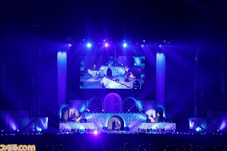 『アイマス ミリオンライブ!』14thライブDAY1エミリー&まつり主演公演リポート。MCなしで32曲をノンストップで披露。それぞれのソロ新曲はもちろん、ふたりの新デュエット曲も!