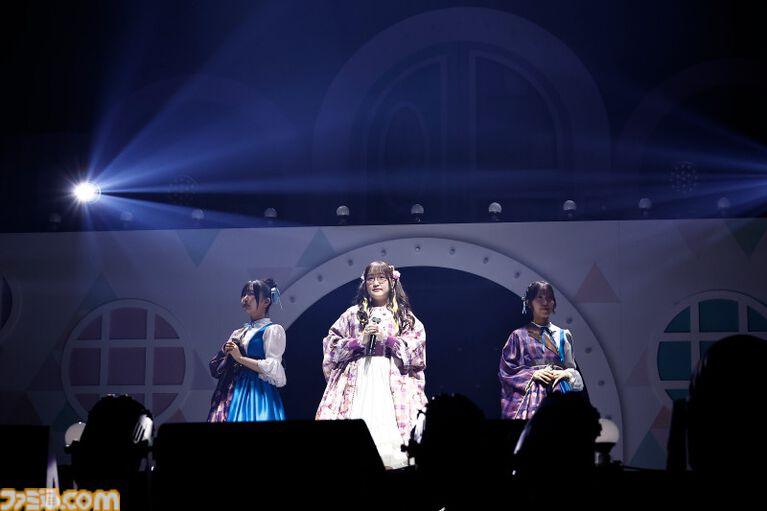 『アイマス ミリオンライブ!』14thライブDAY1エミリー&まつり主演公演リポート。MCなしで32曲をノンストップで披露。それぞれのソロ新曲はもちろん、ふたりの新デュエット曲も!