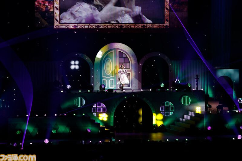 『アイマス ミリオンライブ！』14thライブDAY1エミリー＆まつり主演公演リポート。MCなしで32曲をノンストップで披露。それぞれのソロ新曲はもちろん、ふたりの新デュエット曲も！