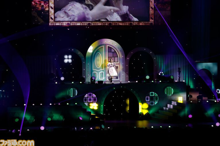 『アイマス ミリオンライブ!』14thライブDAY1エミリー&まつり主演公演リポート。MCなしで32曲をノンストップで披露。それぞれのソロ新曲はもちろん、ふたりの新デュエット曲も!