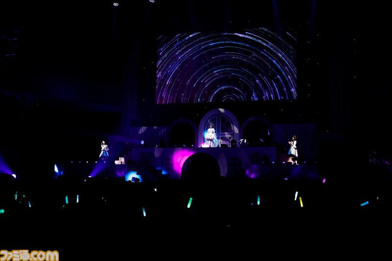 『アイマス ミリオンライブ！』14thライブDAY1エミリー＆まつり主演公演リポート。MCなしで32曲をノンストップで披露。それぞれのソロ新曲はもちろん、ふたりの新デュエット曲も！