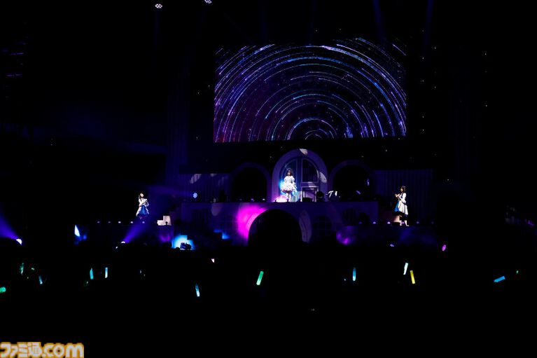 『アイマス ミリオンライブ!』14thライブDAY1エミリー&まつり主演公演リポート。MCなしで32曲をノンストップで披露。それぞれのソロ新曲はもちろん、ふたりの新デュエット曲も!