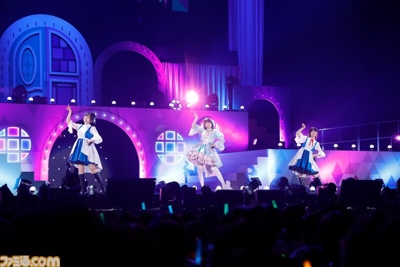 『アイマス ミリオンライブ！』14thライブDAY1エミリー＆まつり主演公演リポート。MCなしで32曲をノンストップで披露。それぞれのソロ新曲はもちろん、ふたりの新デュエット曲も！