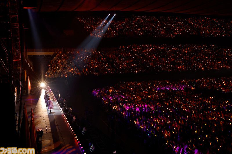 『アイマス ミリオンライブ！』14thライブDAY1エミリー＆まつり主演公演リポート。MCなしで32曲をノンストップで披露。それぞれのソロ新曲はもちろん、ふたりの新デュエット曲も！