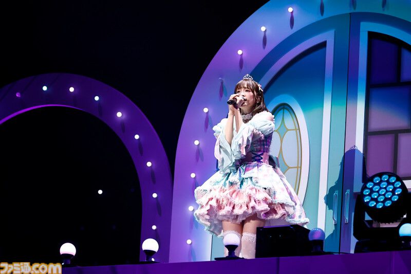 『アイマス ミリオンライブ！』14thライブDAY1エミリー＆まつり主演公演リポート。MCなしで32曲をノンストップで披露。それぞれのソロ新曲はもちろん、ふたりの新デュエット曲も！