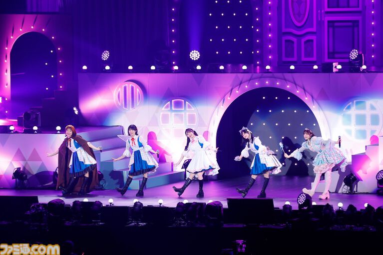 『アイマス ミリオンライブ!』14thライブDAY1エミリー&まつり主演公演リポート。MCなしで32曲をノンストップで披露。それぞれのソロ新曲はもちろん、ふたりの新デュエット曲も!