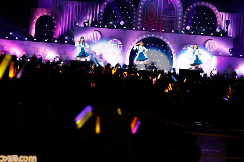 『アイマス ミリオンライブ！』14thライブDAY1エミリー＆まつり主演公演リポート。MCなしで32曲をノンストップで披露。それぞれのソロ新曲はもちろん、ふたりの新デュエット曲も！
