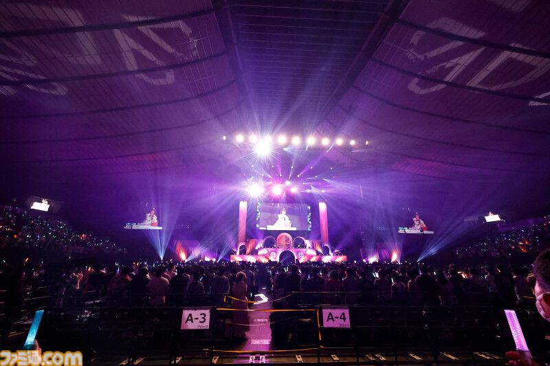 『アイマス ミリオンライブ！』14thライブDAY1エミリー＆まつり主演公演リポート。MCなしで32曲をノンストップで披露。それぞれのソロ新曲はもちろん、ふたりの新デュエット曲も！