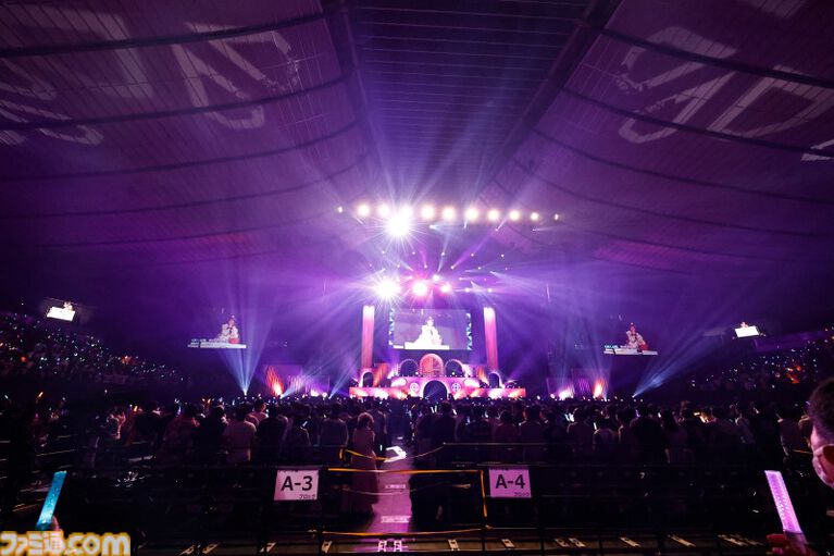 『アイマス ミリオンライブ!』14thライブDAY1エミリー&まつり主演公演リポート。MCなしで32曲をノンストップで披露。それぞれのソロ新曲はもちろん、ふたりの新デュエット曲も!