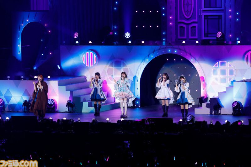 『アイマス ミリオンライブ！』14thライブDAY1エミリー＆まつり主演公演リポート。MCなしで32曲をノンストップで披露。それぞれのソロ新曲はもちろん、ふたりの新デュエット曲も！