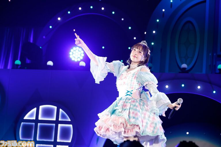 『アイマス ミリオンライブ!』14thライブDAY1エミリー&まつり主演公演リポート。MCなしで32曲をノンストップで披露。それぞれのソロ新曲はもちろん、ふたりの新デュエット曲も!