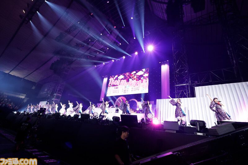 『アイマス ミリオンライブ！』14thライブDAY1エミリー＆まつり主演公演リポート。MCなしで32曲をノンストップで披露。それぞれのソロ新曲はもちろん、ふたりの新デュエット曲も！