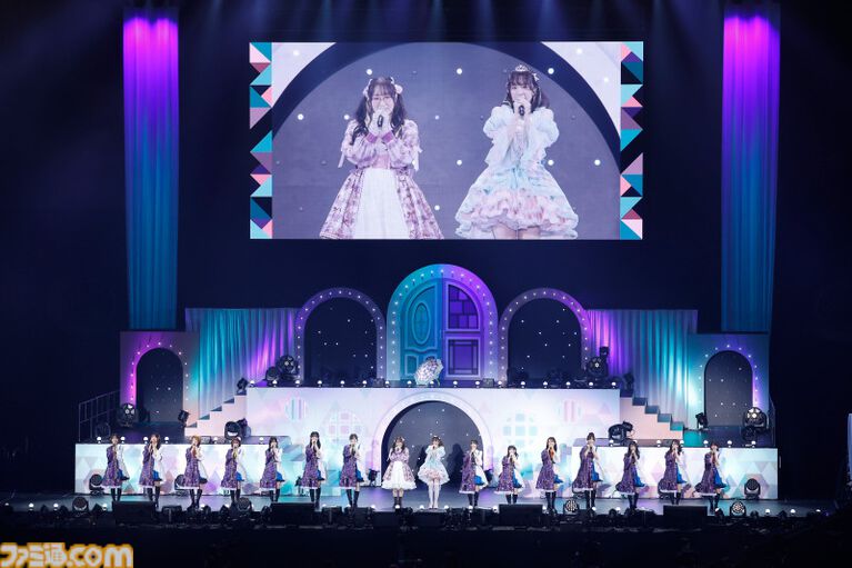 『アイマス ミリオンライブ!』14thライブDAY1エミリー&まつり主演公演リポート。MCなしで32曲をノンストップで披露。それぞれのソロ新曲はもちろん、ふたりの新デュエット曲も!