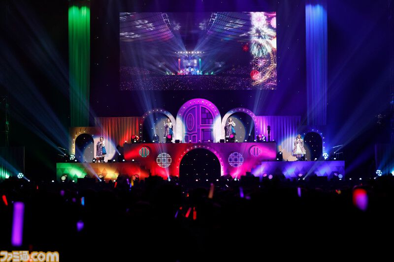 『アイマス ミリオンライブ！』14thライブDAY1エミリー＆まつり主演公演リポート。MCなしで32曲をノンストップで披露。それぞれのソロ新曲はもちろん、ふたりの新デュエット曲も！