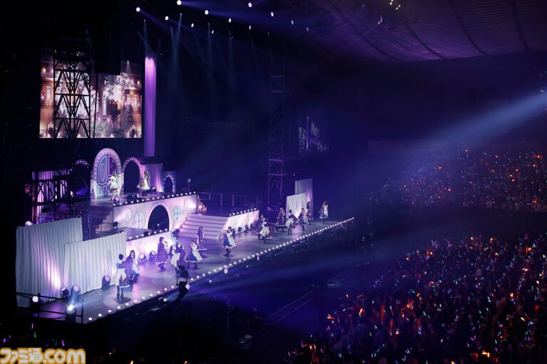 『アイマス ミリオンライブ!』14thライブDAY1エミリー&まつり主演公演リポート。MCなしで32曲をノンストップで披露。それぞれのソロ新曲はもちろん、ふたりの新デュエット曲も!