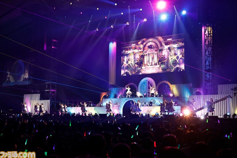 『アイマス ミリオンライブ！』14thライブDAY1エミリー＆まつり主演公演リポート。MCなしで32曲をノンストップで披露。それぞれのソロ新曲はもちろん、ふたりの新デュエット曲も！