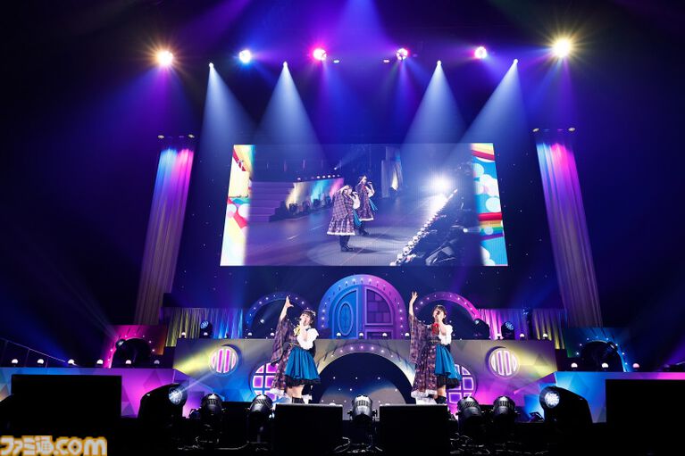 『アイマス ミリオンライブ!』14thライブDAY1エミリー&まつり主演公演リポート。MCなしで32曲をノンストップで披露。それぞれのソロ新曲はもちろん、ふたりの新デュエット曲も!