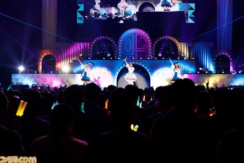 『アイマス ミリオンライブ！』14thライブDAY1エミリー＆まつり主演公演リポート。MCなしで32曲をノンストップで披露。それぞれのソロ新曲はもちろん、ふたりの新デュエット曲も！