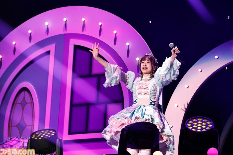 『アイマス ミリオンライブ！』14thライブDAY1エミリー＆まつり主演公演リポート。MCなしで32曲をノンストップで披露。それぞれのソロ新曲はもちろん、ふたりの新デュエット曲も！