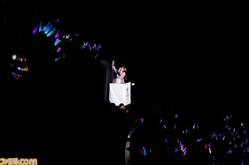 『アイマス ミリオンライブ！』14thライブDAY1エミリー＆まつり主演公演リポート。MCなしで32曲をノンストップで披露。それぞれのソロ新曲はもちろん、ふたりの新デュエット曲も！