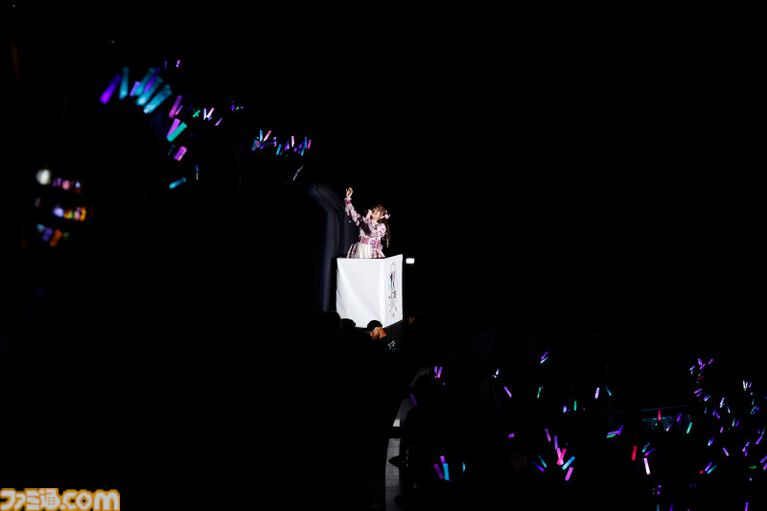 『アイマス ミリオンライブ!』14thライブDAY1エミリー&まつり主演公演リポート。MCなしで32曲をノンストップで披露。それぞれのソロ新曲はもちろん、ふたりの新デュエット曲も!