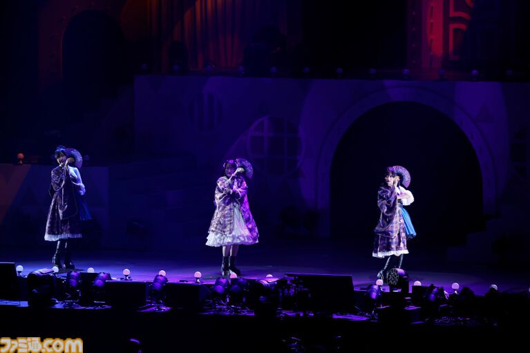 『アイマス ミリオンライブ!』14thライブDAY1エミリー&まつり主演公演リポート。MCなしで32曲をノンストップで披露。それぞれのソロ新曲はもちろん、ふたりの新デュエット曲も!