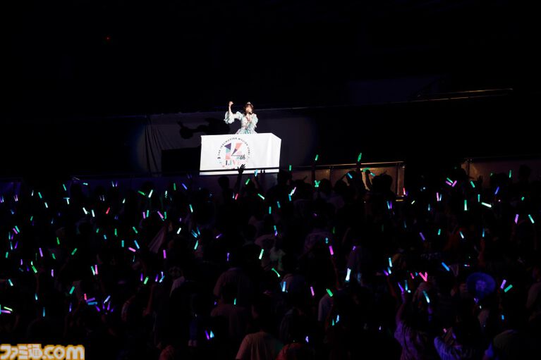 『アイマス ミリオンライブ!』14thライブDAY1エミリー&まつり主演公演リポート。MCなしで32曲をノンストップで披露。それぞれのソロ新曲はもちろん、ふたりの新デュエット曲も!