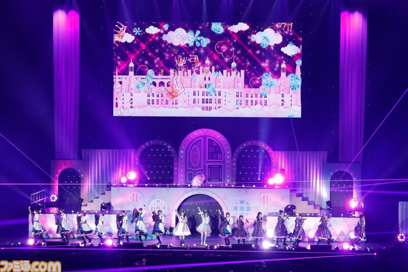 『アイマス ミリオンライブ！』14thライブDAY1エミリー＆まつり主演公演リポート。MCなしで32曲をノンストップで披露。それぞれのソロ新曲はもちろん、ふたりの新デュエット曲も！