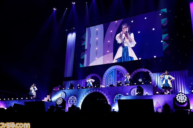 『アイマス ミリオンライブ!』14thライブDAY1エミリー&まつり主演公演リポート。MCなしで32曲をノンストップで披露。それぞれのソロ新曲はもちろん、ふたりの新デュエット曲も!
