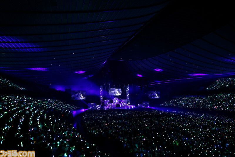 『アイマス ミリオンライブ！』14thライブDAY1エミリー＆まつり主演公演リポート。MCなしで32曲をノンストップで披露。それぞれのソロ新曲はもちろん、ふたりの新デュエット曲も！