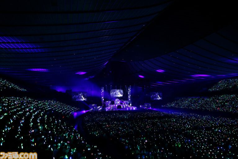 『アイマス ミリオンライブ!』14thライブDAY1エミリー&まつり主演公演リポート。MCなしで32曲をノンストップで披露。それぞれのソロ新曲はもちろん、ふたりの新デュエット曲も!