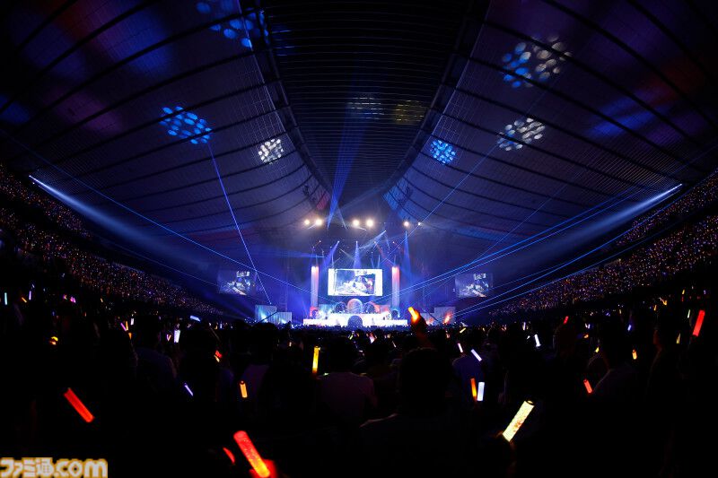 『アイマス ミリオンライブ！』14thライブDAY1エミリー＆まつり主演公演リポート。MCなしで32曲をノンストップで披露。それぞれのソロ新曲はもちろん、ふたりの新デュエット曲も！