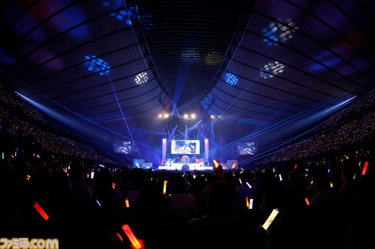 『アイマス ミリオンライブ!』14thライブDAY1エミリー&まつり主演公演リポート。MCなしで32曲をノンストップで披露。それぞれのソロ新曲はもちろん、ふたりの新デュエット曲も!